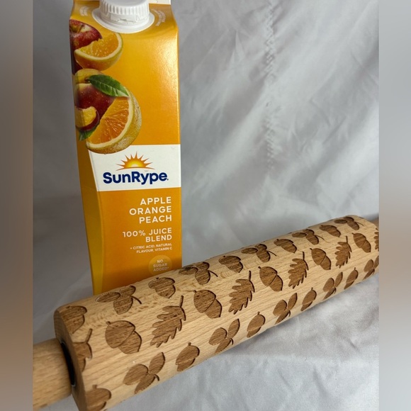 Wooden textured rolling pin. - Picture 2 of 6